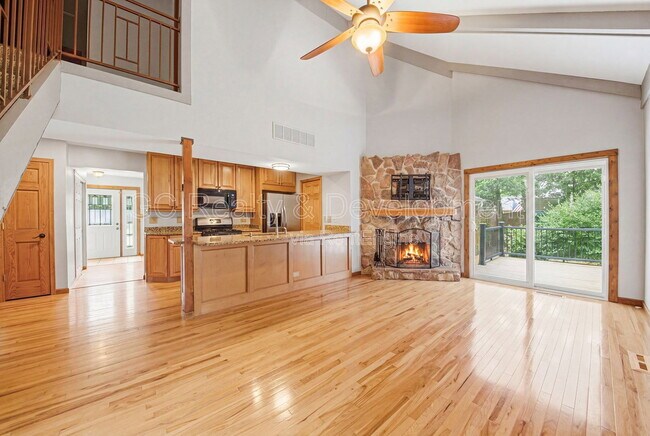 Building Photo - 938 Canterbury Dr