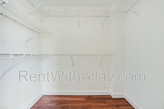 Building Photo - 587 Virginia Ave NE