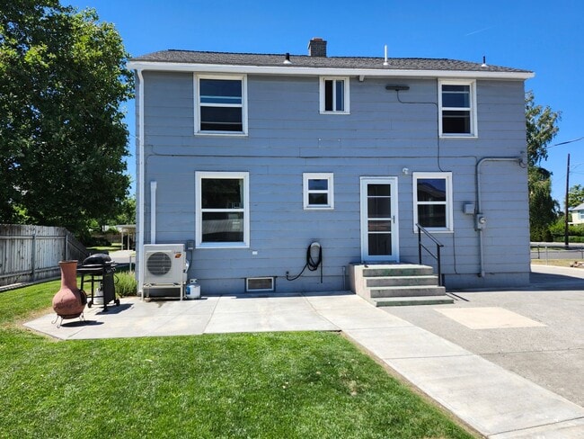 Building Photo - 1014 Perkins Ave