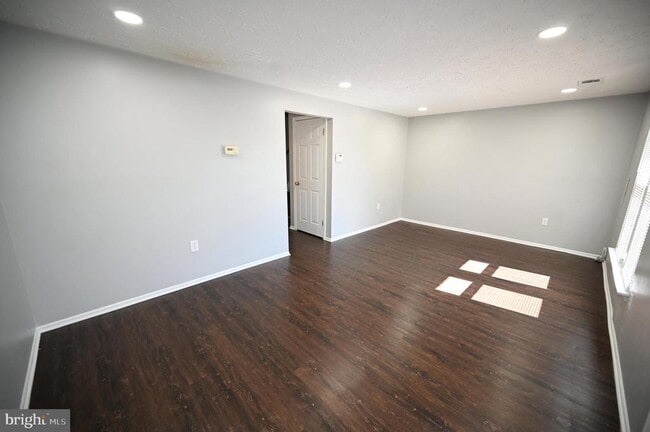 Building Photo - 2103 Tanglewood Dr