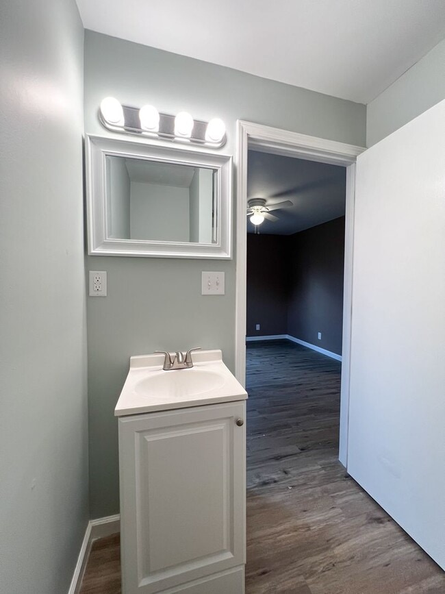 Building Photo - Move-In Special Available! Cozy 3-Bedroom,...