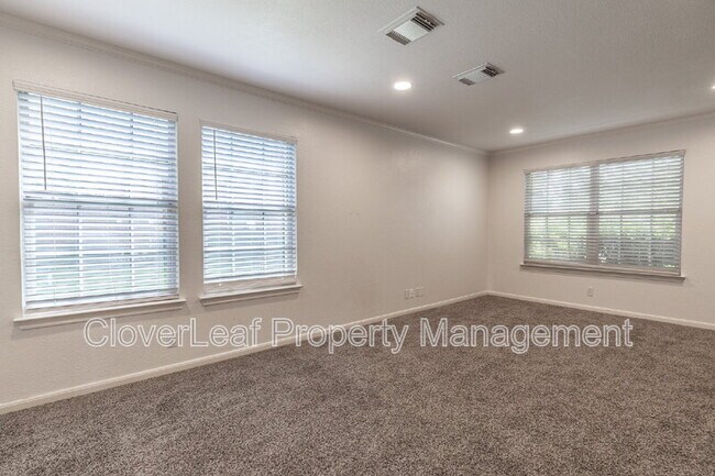 Building Photo - 108 Snowberry Dr