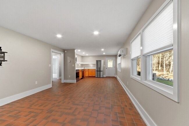 Building Photo - 82 Cedar St