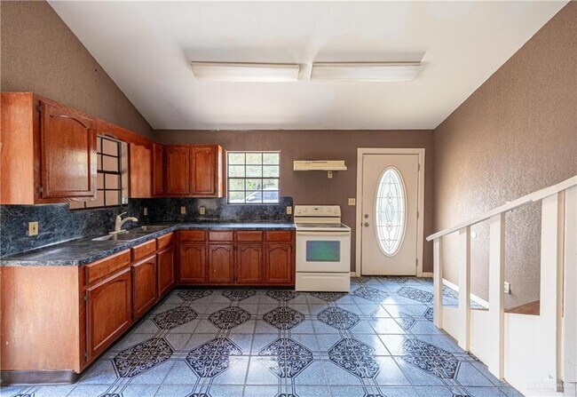 Building Photo - 18 Expressway 83