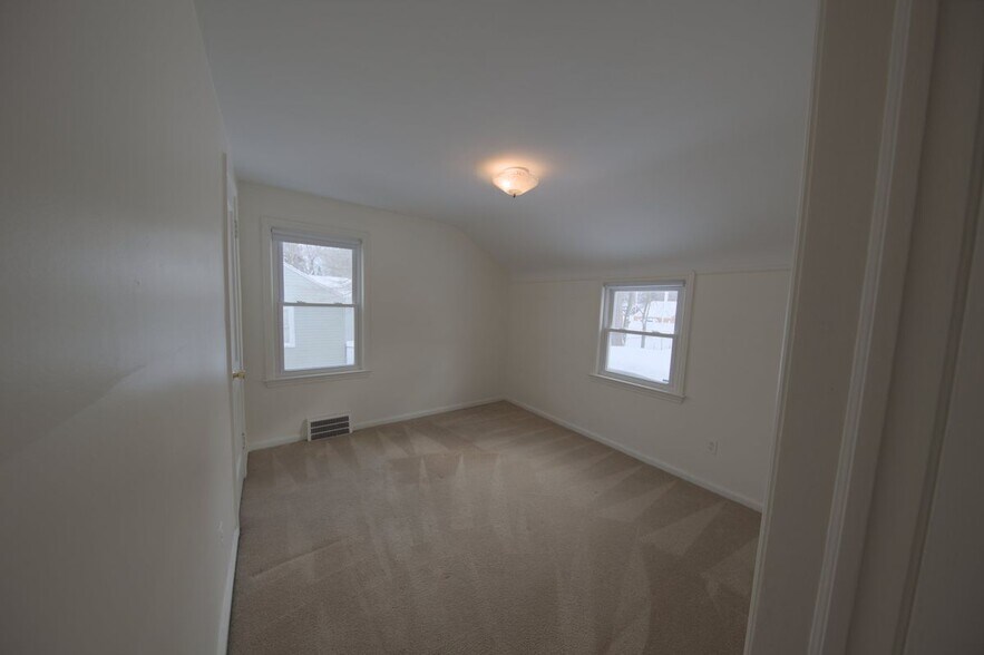 Building Photo - 9249 Whitall Ln