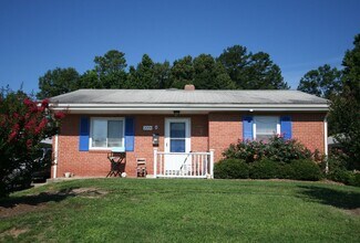 Building Photo - Two bedrooms, hardwood throughout, and a private driveway — all under $1,400 near Duke West.