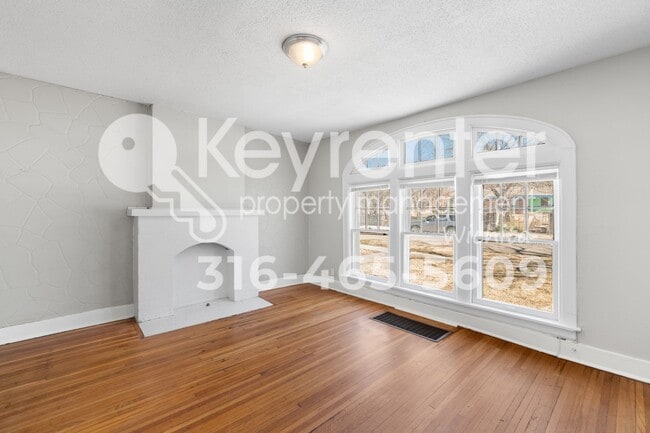 Building Photo - 1549 N Holyoke Ave