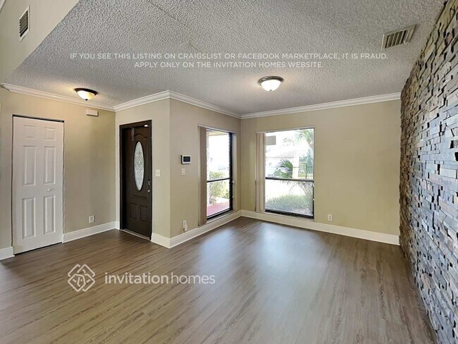 Building Photo - 3914 NW 72nd Dr