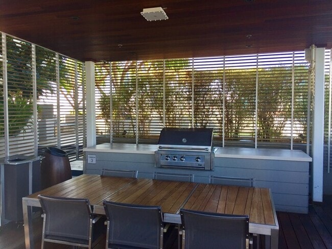 Building Photo - Symphony Honolulu: 2 Bed, 2 Bath w/ 2 Park...