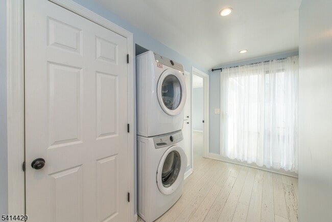 Building Photo - 315 Lake Shore Dr