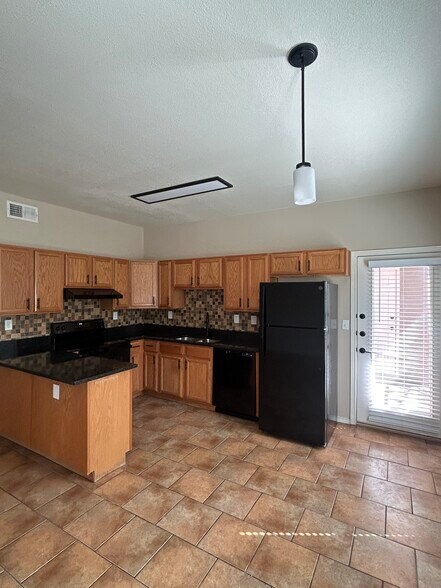 Building Photo - La Jolla Place Apartments