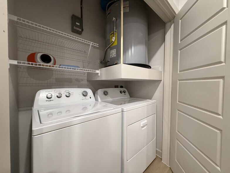 Building Photo - 1102 Treeta Trl