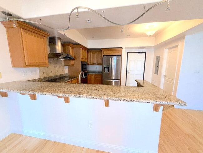 Building Photo - Riverwalk Tower 2 Bedroom Condo - 2 Parking Spaces/Private Laundry