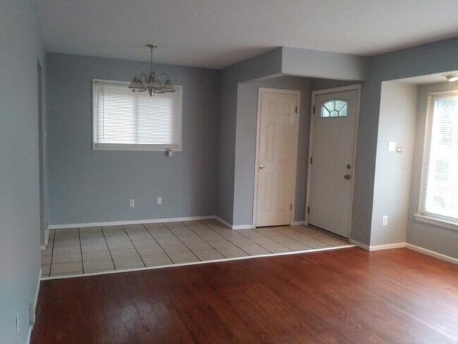 Building Photo - 30043 Grandview St