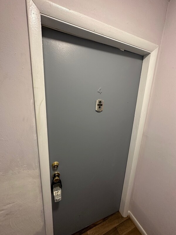 Building Photo - 1063 W 48th St