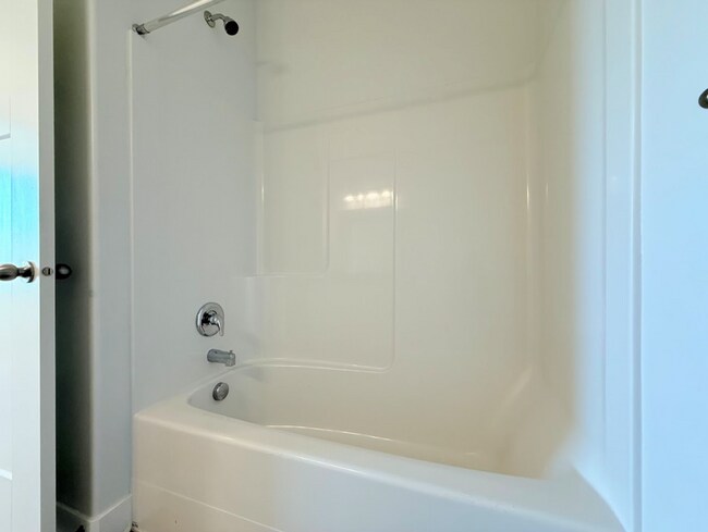 Building Photo - Gorgeous Condo in Vineyard!