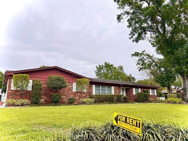 Building Photo - 615 W Pipkin Rd