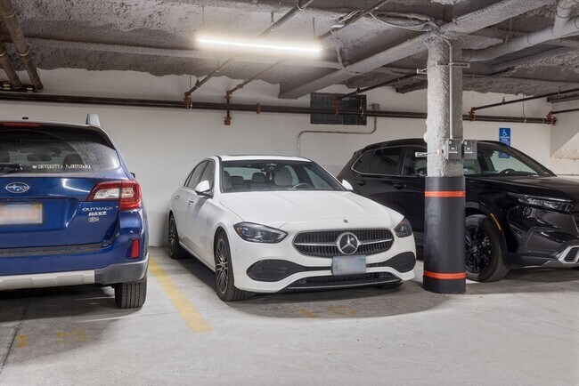 Building Photo - 202 Maverick St