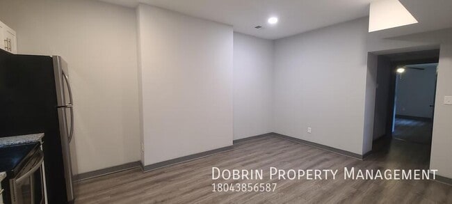 Building Photo - 106 E Clay St