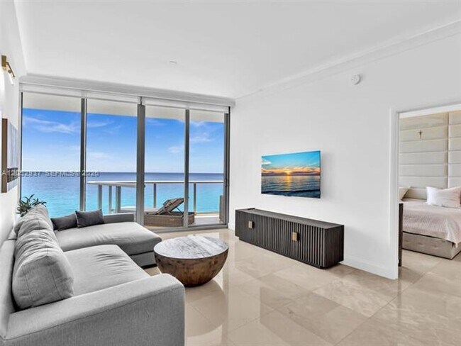 Building Photo - 17001 Collins Ave