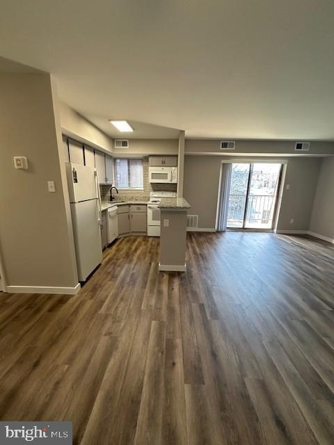 Building Photo - 1319 Valley Dr