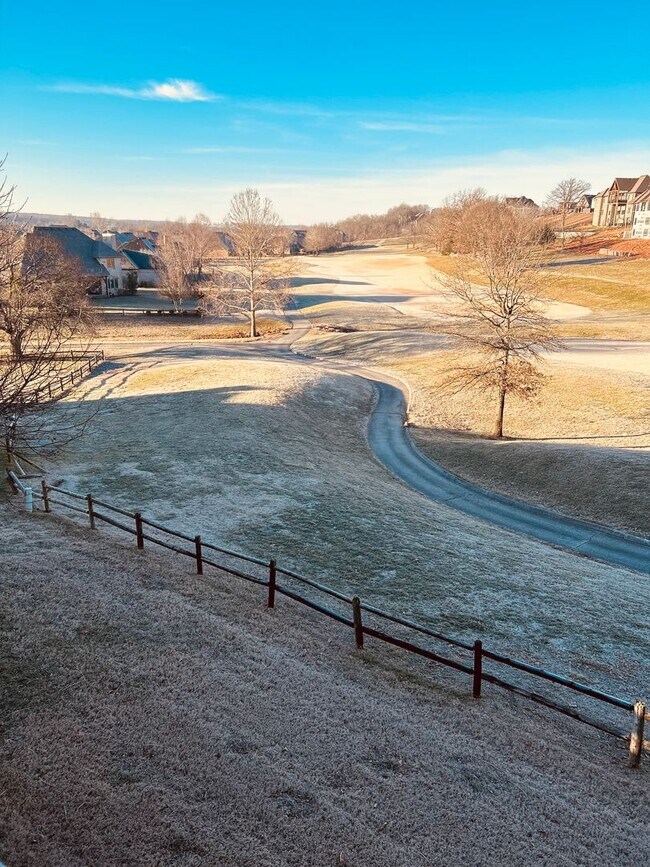 Building Photo - Gorgeous Home Located on Rivercut Golf Cou...