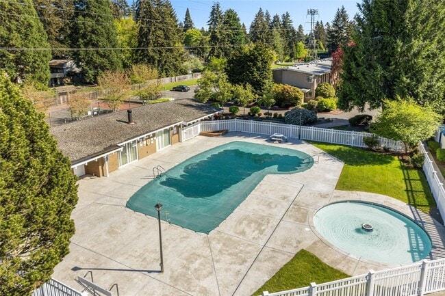 Building Photo - Charming 3-Bedroom 1.5 Bath Apt in Prime B...