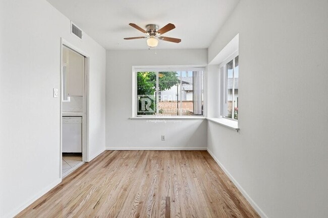 Building Photo - 726 primrose-