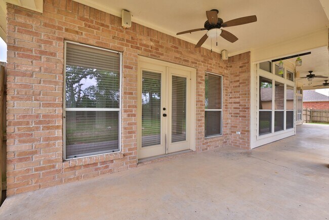 Building Photo - 105 Lawrence Marshall Dr