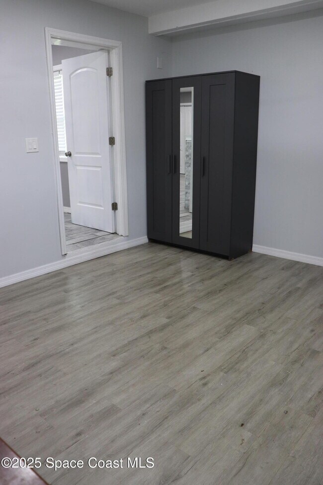 Building Photo - 491 Seacrest Ave