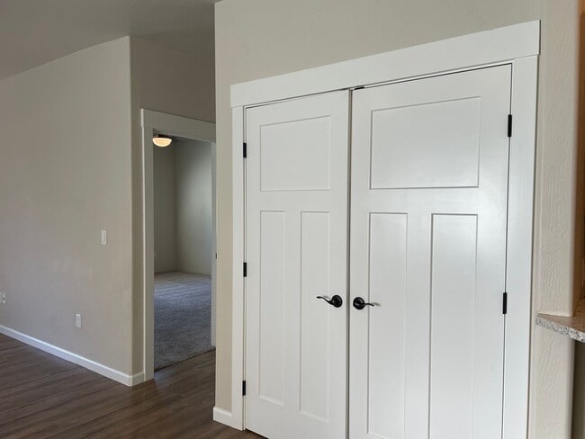 Building Photo - ****HALF OFF FIRST MONTH"S RENT*****Beautiful Two Story 3 Bedroom 2.5 Bath Townhome