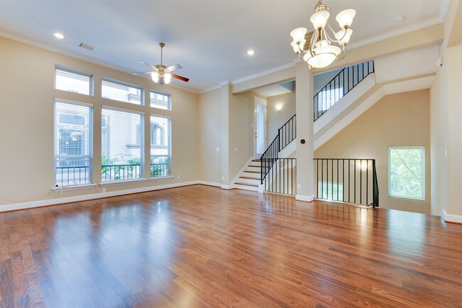 Building Photo - 6105 Stillman St