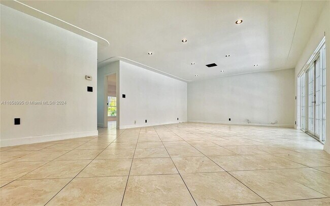 Building Photo - Northeast 18th Court, Miami, FL 33179 - 4 BR 2 BA house