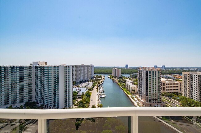 Building Photo - 15811 Collins Ave