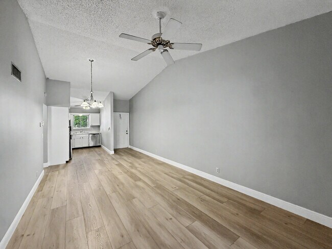 Building Photo - 330 Palmwood Pl