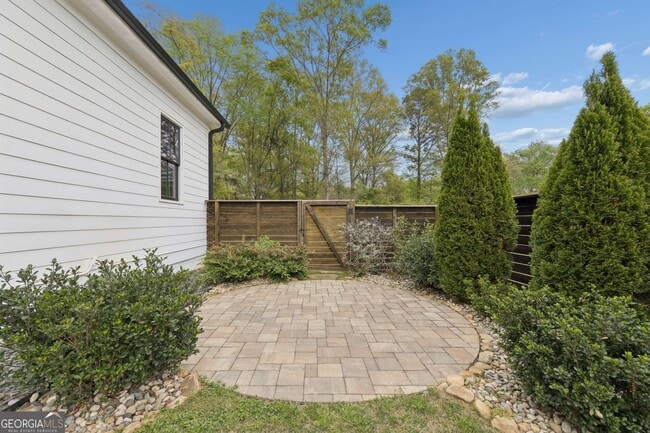 Building Photo - 98 Middle St