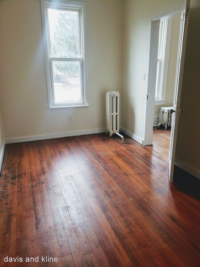 Building Photo - 3 br, 1 bath House - 1010 Vine Street