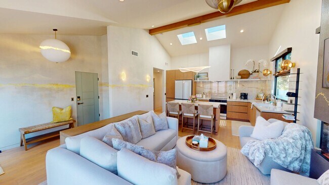 Building Photo - 163 G Ave