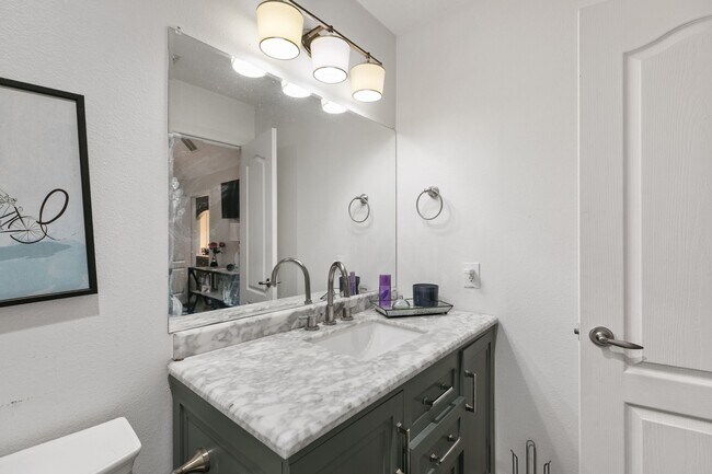 Building Photo - 2560 Costa Mesa Cir