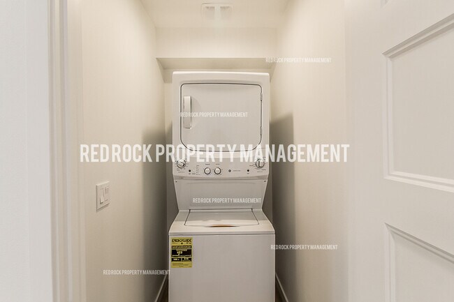 Building Photo - 1108 N Davis Ln