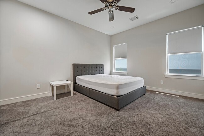 Building Photo - 6533 Castlebay Dr