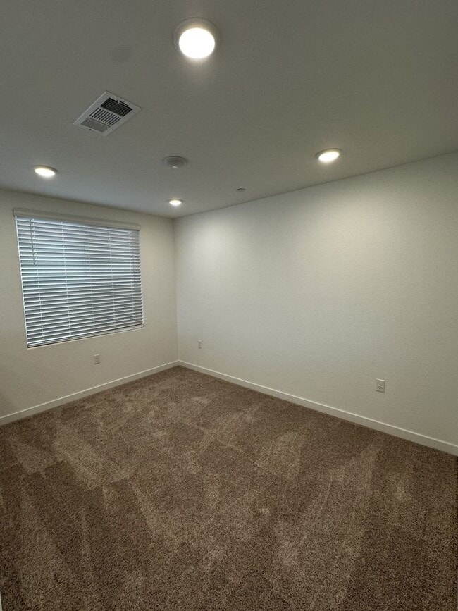 Building Photo - **RENT SPECIAL** - $1000 off! - Gorgeous Brand-New Lincoln Home - Available Now!