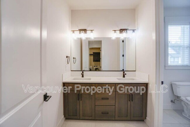 Building Photo - 15103 NE 98th Cir