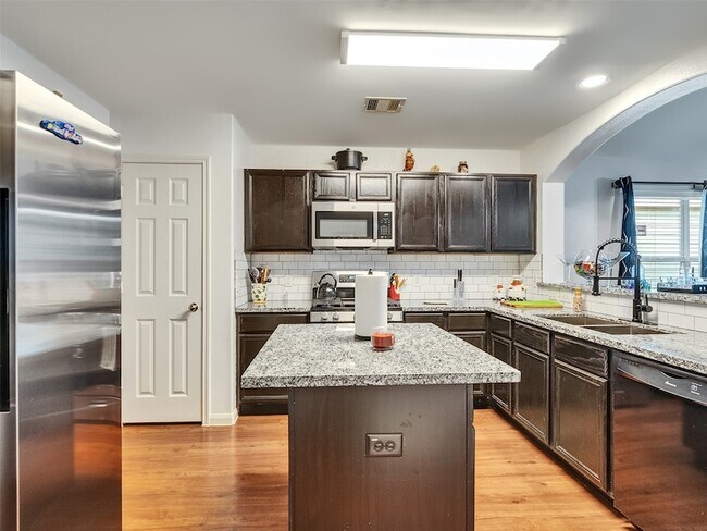 Building Photo - 2650 Bammelwood Dr
