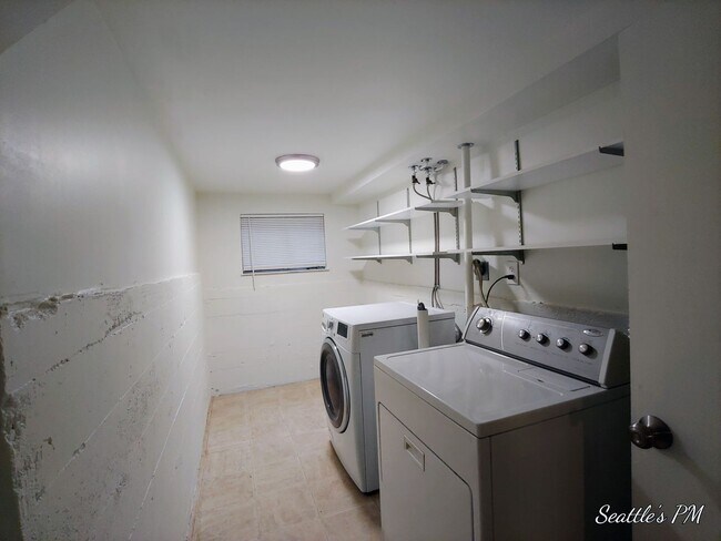 Building Photo - Beautifully Updated 4 Bedroom Home in Sherdian Beach- Includes Beach Club Access