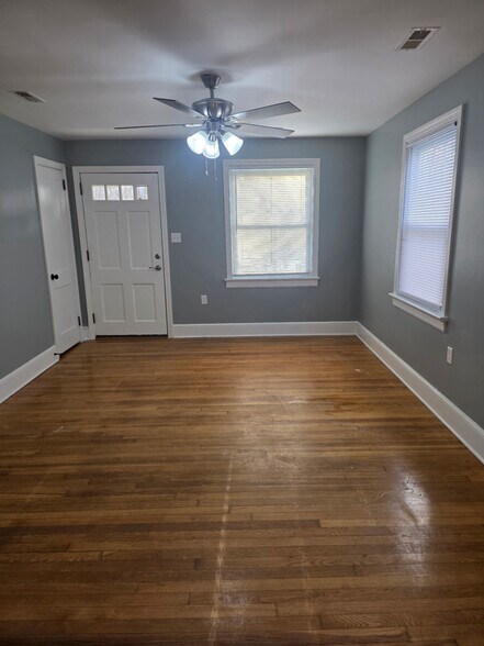 Building Photo - 504 Battery Pl