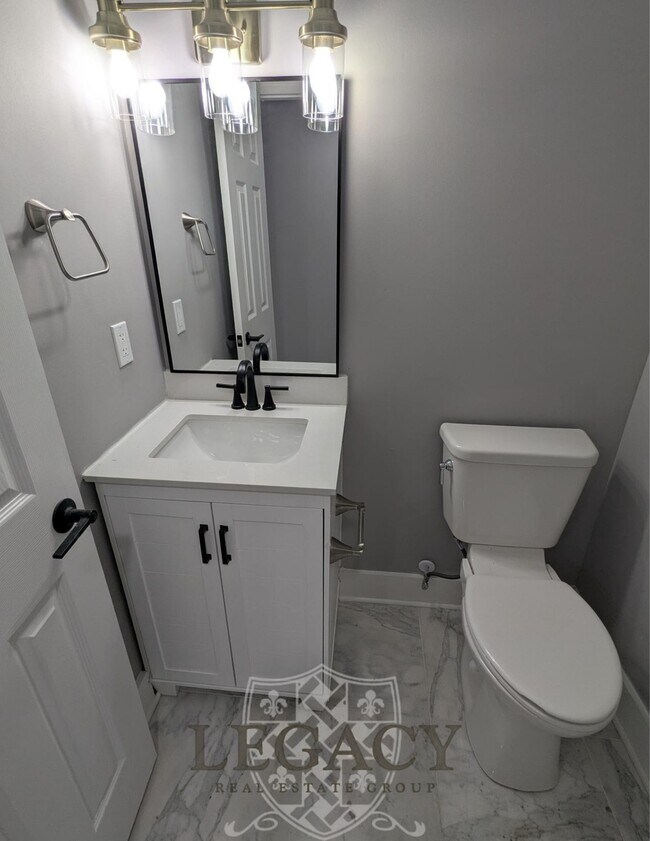 Building Photo - 408 Huntington Ridge Dr