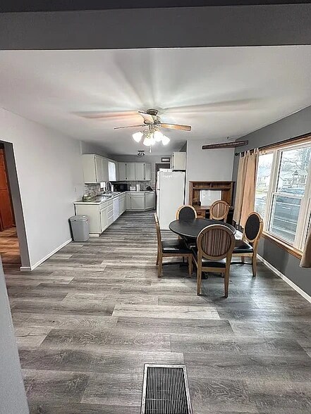 Building Photo - 620 3rd Ave W