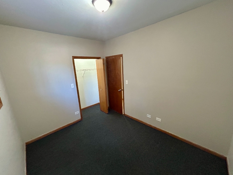 Building Photo - 5642 S Prairie Ave