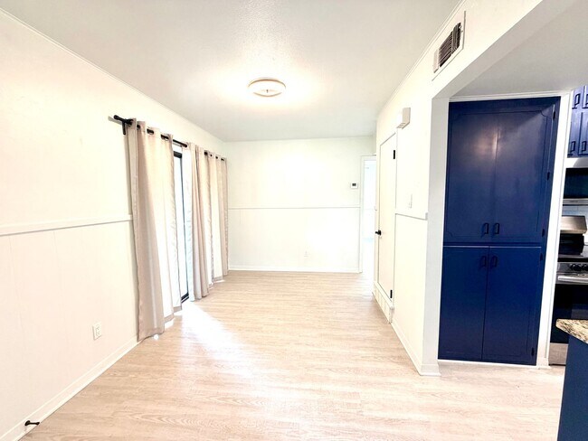 Building Photo - Stylish Two-Story Duplex with Loft, Fireplace & Private Backyard in New Braunfels!